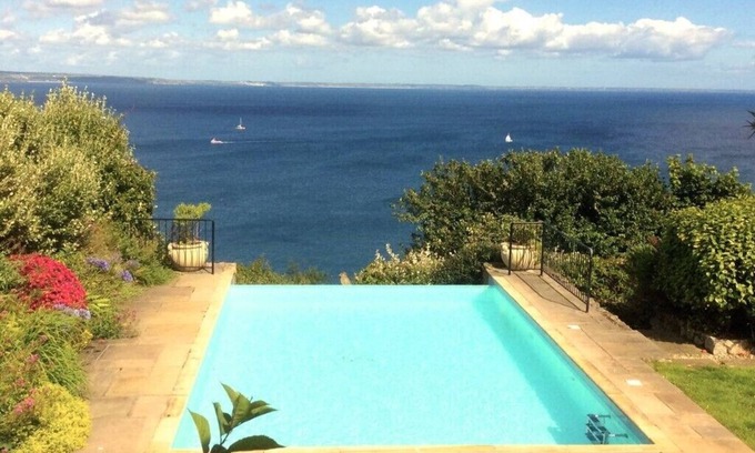 Mousehole House | Ideal Retreat: Carn Du House & Cottage with Ocean Views