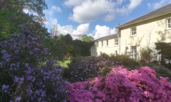 Broughshane House | Discover Carncairn: Family-Friendly Stay with Breakfast Included