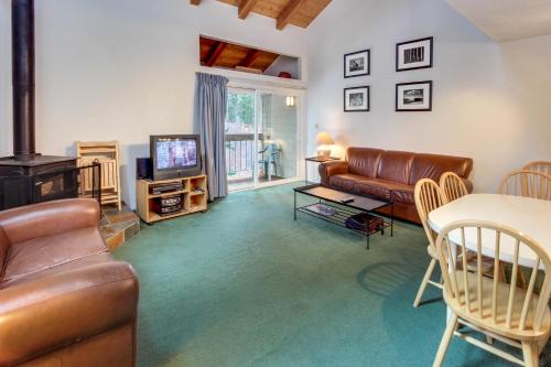 Carnelian Woods Apartment | Relax at Carnelian Woods Sanctuary with Pool and Hot Tub