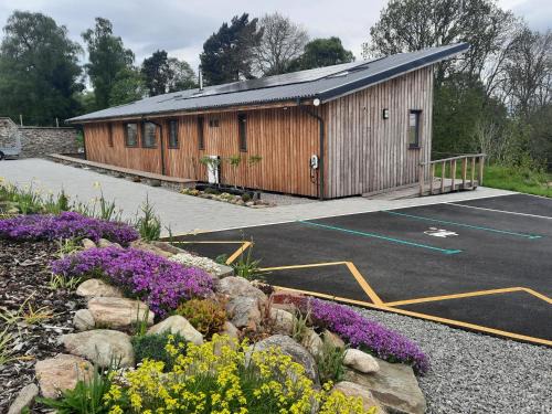 Inverness House | Experience Comfort at Carnmore Cottage - Guest Rated 9.9/10
