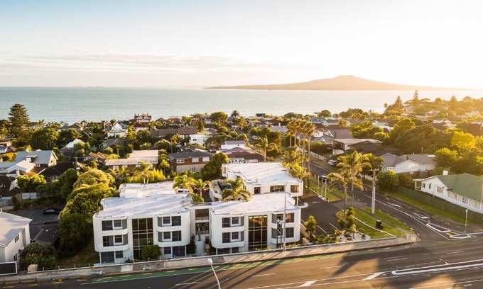 Takapuna Hotel | Stay at Carnmore Hotel Takapuna - Family-Friendly Retreat