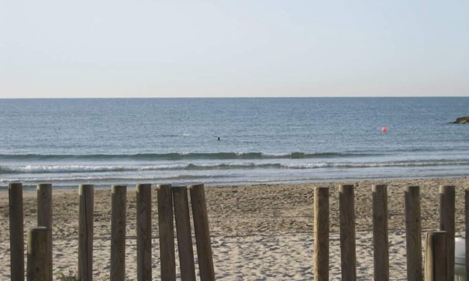Carnon-Plage Apartment | Seaside Comfort: Carnon Plage T2 with Pool and Ocean Views