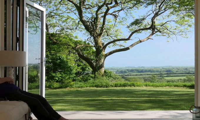 Saint Gennys Bed & Breakfast | Experience Caroe Farmhouse: 5-Star Stay with Family Amenities
