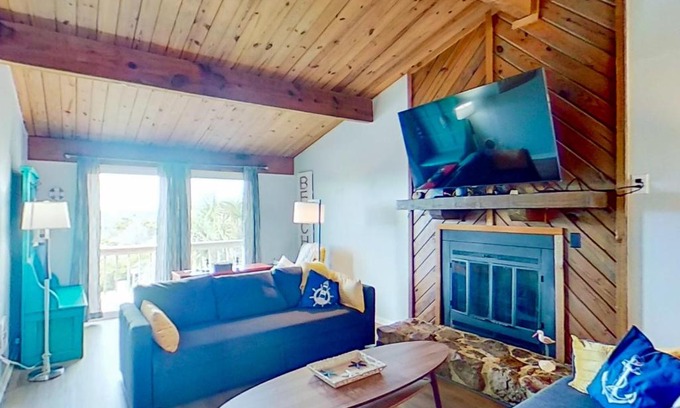 Atlantic Beach House | Discover Carolina Coasting: Pet & Child Friendly Retreat