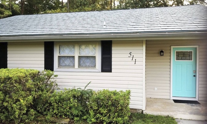 Westgate House | Cozy Carolina Cottage: Steps from Shops and Eateries