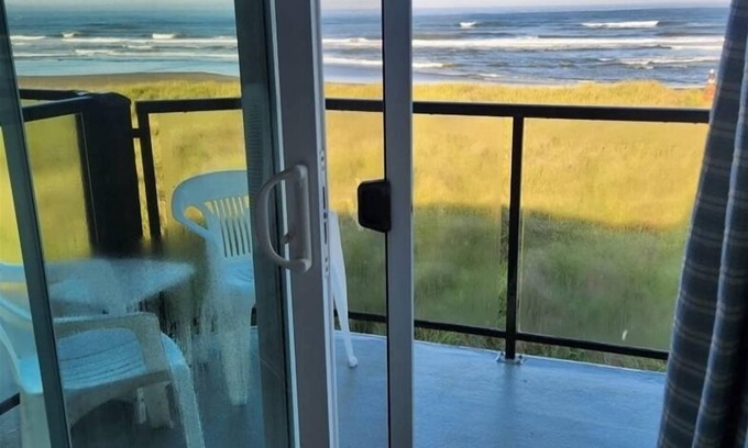 Ocean Shores House | Explore Caroline #4 - Beachfront Retreat with Spa & Hot Tub