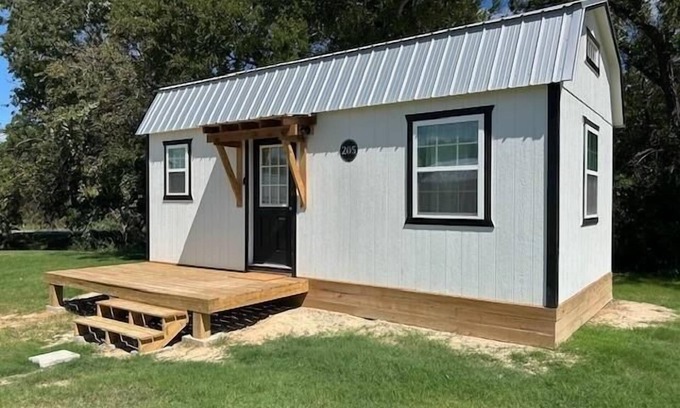 Morgan Mill Cottage | Carolyn - Fully Furnished 6 Person Cottage for short or mid-term stays