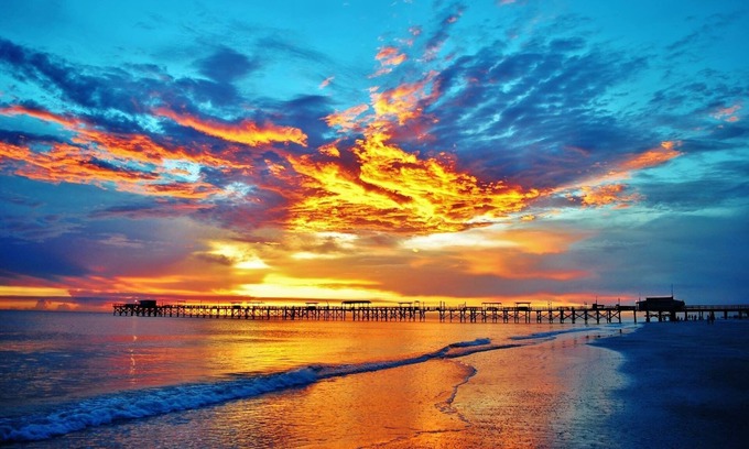 Sunset Reef Hotel | Budget-Friendly Carousel Motel with Ocean View & Pool