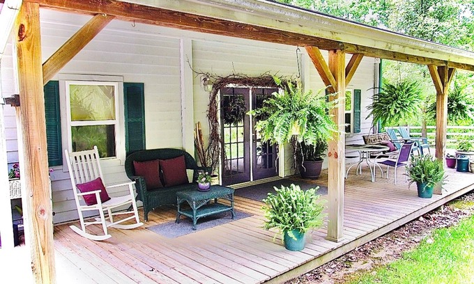 Carbon Hill Cabin | Discover Carp's Cabin: Modern Bungalow with Hot Tub
