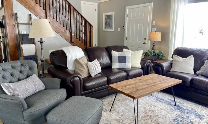 Red River House | Experience Carpe de Inn: Family-Friendly Retreat Rated 9.8