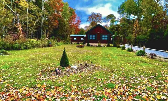 Cleveland Cabin | Inviting "Carpe Diem" Cabin with Spa & Koi Pond Oasis