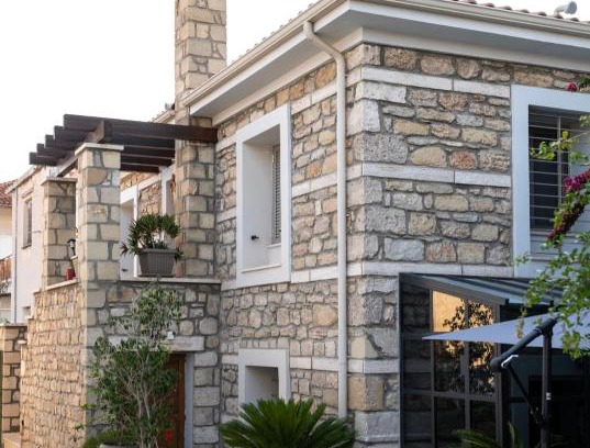 Velon Villa | Pet-Friendly Retreat at Carpe Diem Corinthian Suites