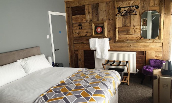 Boston Hotel | Cozy Carpenters Arms: Guest Rated 8/10 with Breakfast