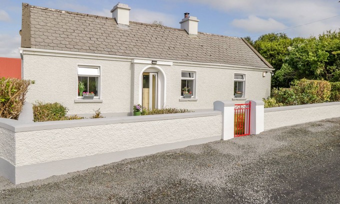 Ballinful Cottage | Family-Friendly Carpenter’s Cottage in Beautiful Grange