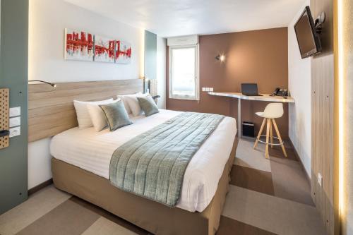 Serres-Castet Hotel | Pet-Friendly Carré Pau Airport Hôtel with Ocean View Pool