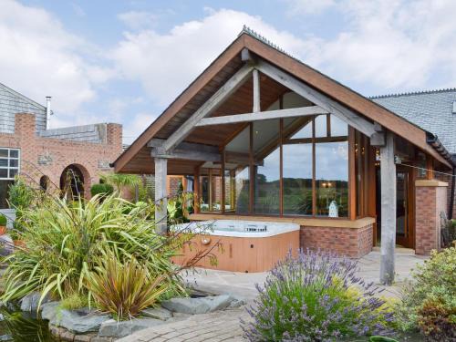 Poulton-le-Fylde House | Experience Carr End Barn A: 5-Star, Pet-Friendly Retreat