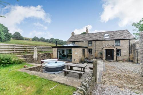 Padfield House | Experience Elegance at Carr House Farm - Rated 9.7/10