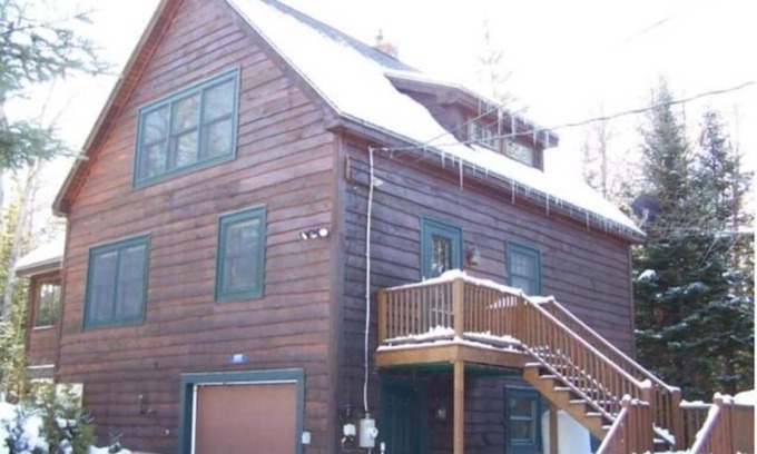 Carrabassett Valley House | Pet-Friendly Carrabassett Valley Cabin with Top Amenities