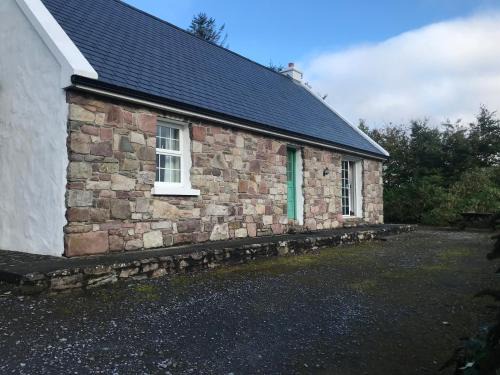 Tourmakeady House | Pet-Friendly Carraigin Ban with Oceanfront Views