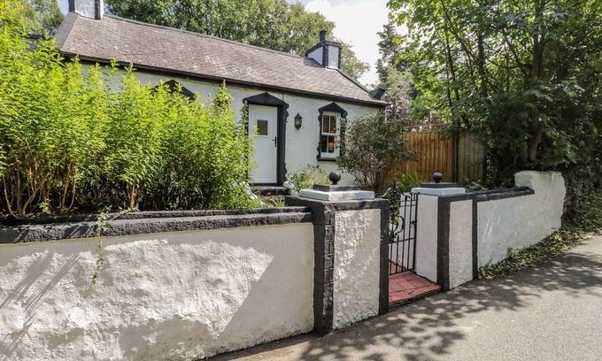 Pen-y-sarn Cottage | Experience CARREG WINLLAN: Garden Retreat in Amlwch