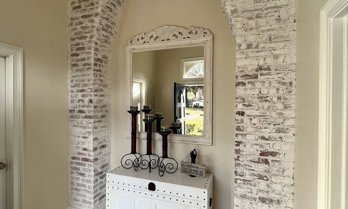 Georgetown Cottage | Child-Friendly Getaway at Carriage House 101