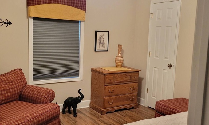 Senoia Apartment | Explore Carriage House Apt: Downtown Senoia Awaits