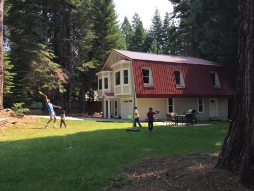Fish Camp House | Enchanting Carriage House at Yosemite - Child Friendly Stay