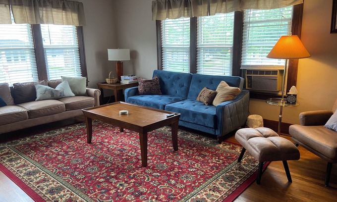 Wyandotte Apartment | Cozy Carriage House Close to Downtown Wyandotte!