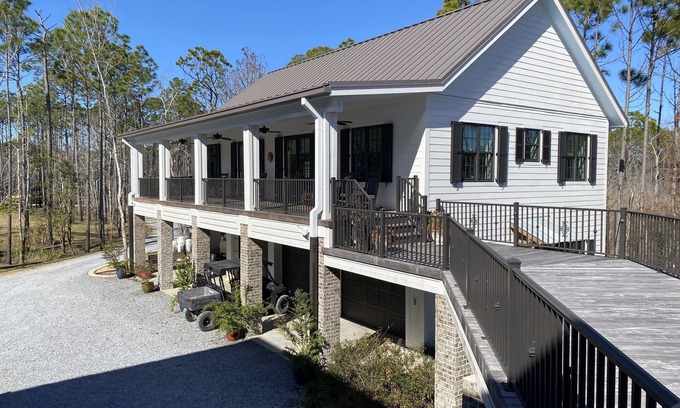 Florida Panhandle Cottage | Idyllic Carriage House with Private Pool on Blackwater Bay