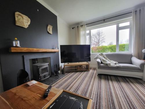 Carrigaline House | Charming Family Retreat in Carrigaline with Great Amenities
