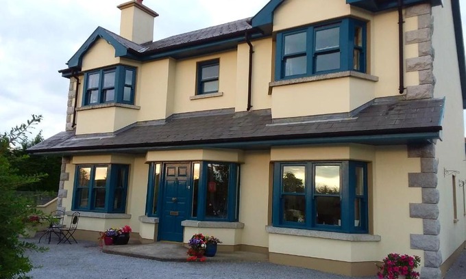 Listowel Bed & Breakfast | Pet-Friendly Carriglea: Exceptional 9/10 Guest Rating