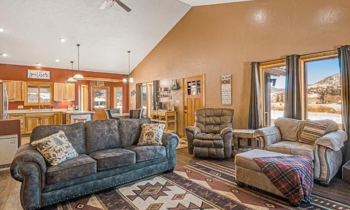 South Fork House | Family-Friendly Retreat at Carroll's Place with Pets Welcome