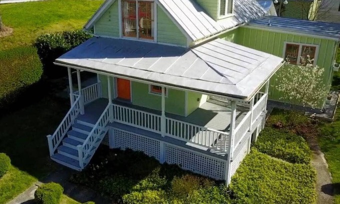 Harpers Ferry Cottage | Guest Rated 10/10: Carrot Top Cottage with Carriage House
