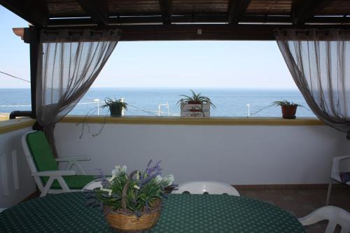 Marina di Andrano Apartment | Guest Favorite: Carrube House with Breakfast & Child Care