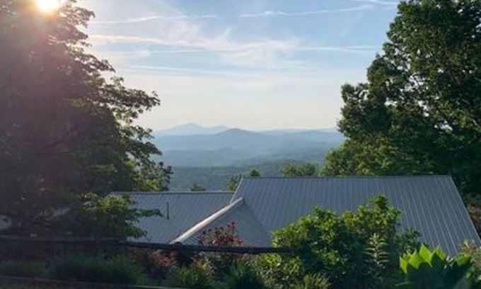 Dahlonega House | Discover Carson's Run on Cedar Mountain: Pet-Friendly Retreat