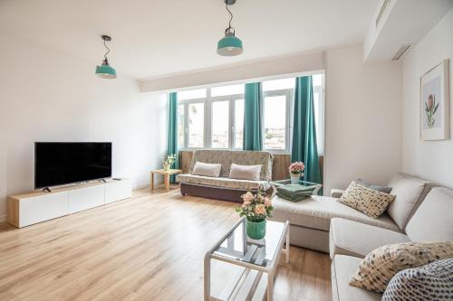 Diputacion de Cartagena Casco Apartment | Modern 3-Bedroom Cartagena Flats in the City Center