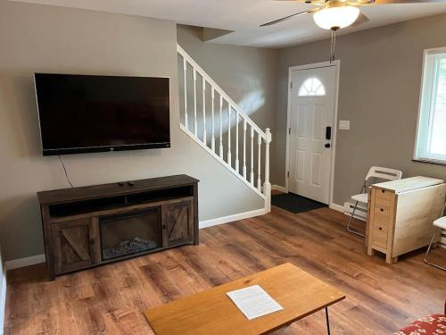 Norwood Apartment | Cozy Carter #3: Two Bedroom Unit Near Xavier Downtown