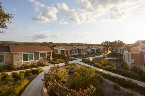 Johnson City Resort | Carter Creek Winery Resort & Spa: Top-Rated Getaway Awaits