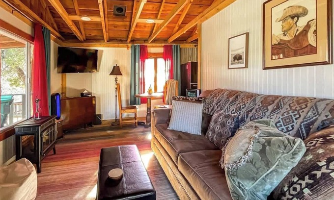 Ruidoso Cabin | Cozy Carter's Cabin: Two Bedrooms with Great Amenities