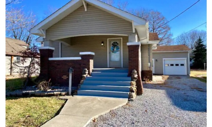 Carterville Cottage | Family-Friendly Carterville Cottage with Kitchen Access