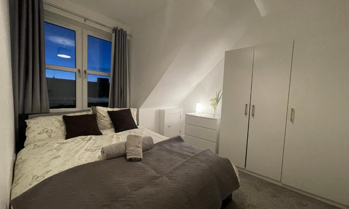 Dunfermline Apartment | Pet-Friendly Retreat at Carvetii - Edward House D