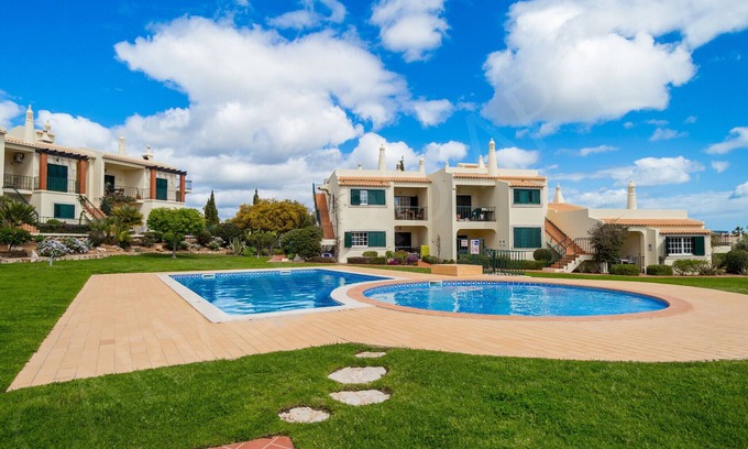 Mato Serrao Apartment | Guest Rated: 10/10 Carvoeiro Apartment with Pool & Breakfast