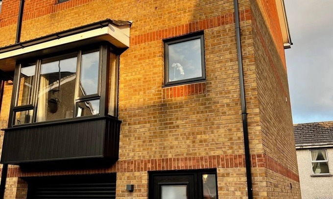 Portrush House | Caryis by the Sea nModern newly renovated central location home 150m from beach.
