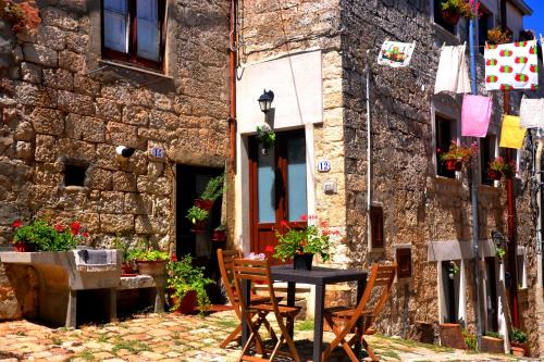 Petralia Soprana Bed & Breakfast | Pet-Friendly Retreat at Cas'Antica Soprana - 10/10 Rated