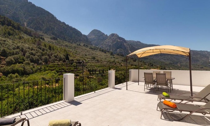 Fornalutx Villa | Discover Cas decu: Family-Friendly Retreat with High Ratings