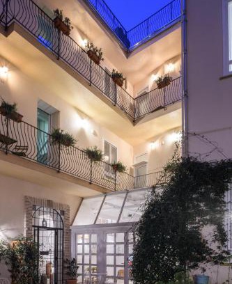 Centro Storico Hotel | Pet-Friendly Cas'E House with Restaurant & Breakfast Awaits