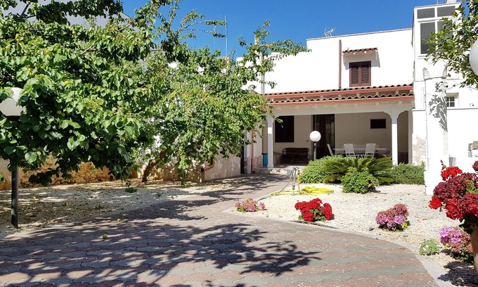 Taviano House | Perfect Getaway: Cas'Etta with Garden & Family Amenities