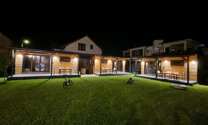 Cristian Bed & Breakfast | Pet-Friendly CASA ȘINCU: Guest Rated 9.9 with Pool & Hot Tub
