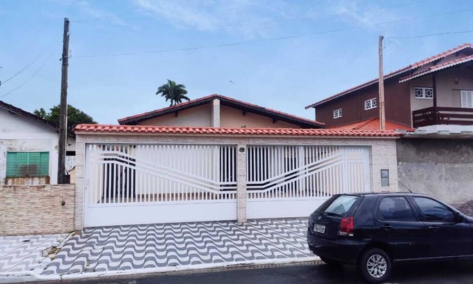Solemar House | Beachfront Casa for 10 with Ocean Views and Great Amenities