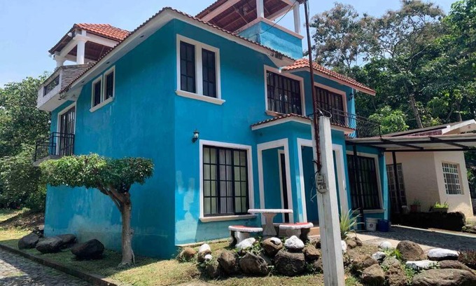 Santa Cruz Mulua House | Convenient Stay at Casa: 5 Min from Irtra Attractions